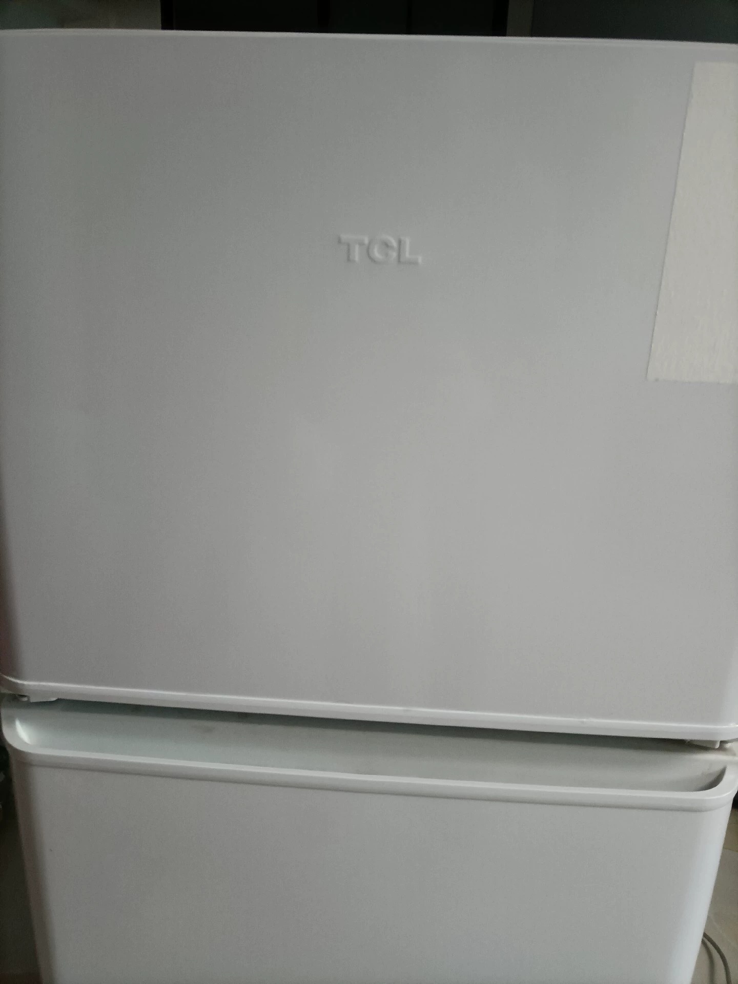 闲置纯一手个人自用TCL小双门冰箱，118L奶白色，买的时候600多，现在京东有在售。9成以上新，各项功能使用正常，完好无维修，制冷杠杠好，在外地工作在家放着几